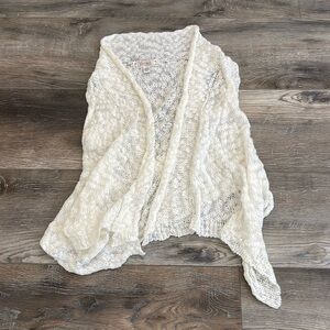 Decree sleeveless shawl EUC size M